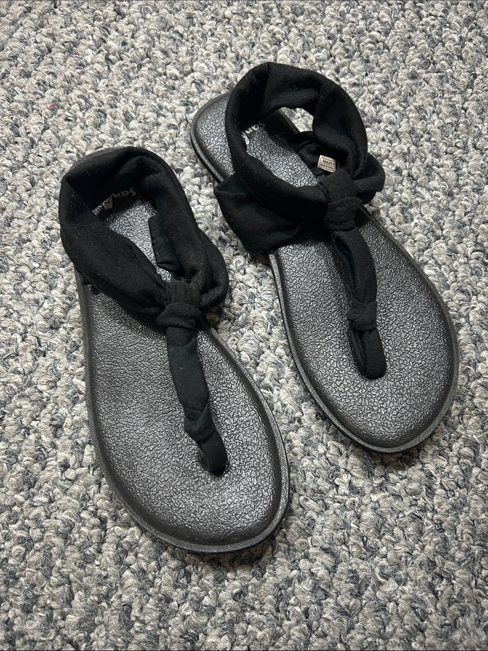 Sanuk Black Knotted Fabric Toe-Post Sandals